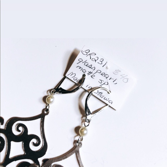 Statement Pearl Earrings - Picture 6 of 7